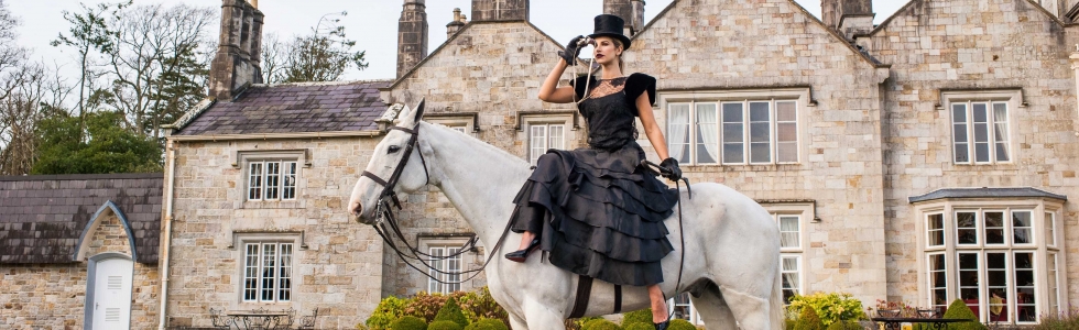 Vogue Williams cuts a dash on horseback to launch Catriona Hanly’s Lough Rynn Tweeds