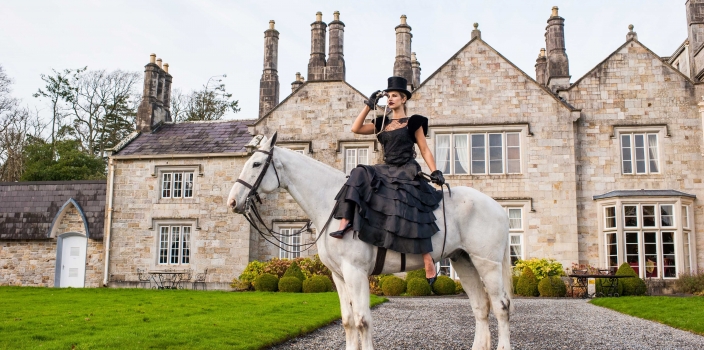 Vogue Williams cuts a dash on horseback to launch Catriona Hanly’s Lough Rynn Tweeds